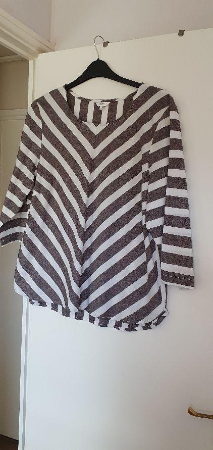 Preview of the first image of Ladies grey and white striped top Linen/Cotton size 16.
