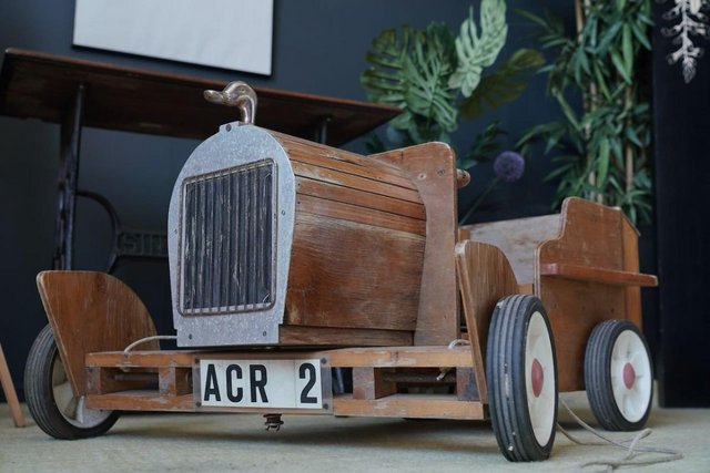 Preview of the first image of VTG Handmade Wooden Ride on Toy Car Duck Head Bonet Mascot.