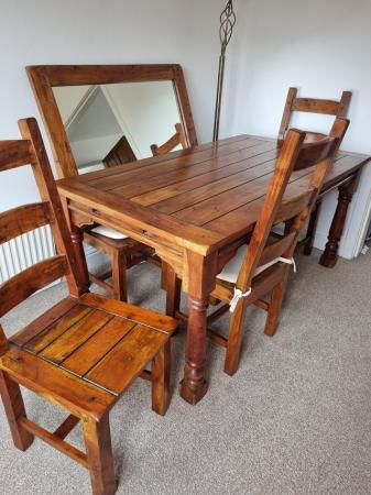 Image 1 of Solid wooden extendable dining table and 6 chairs