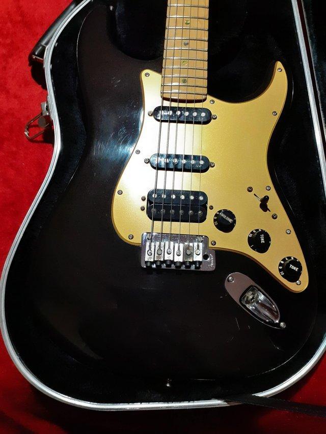Preview of the first image of FENDER STRATOCASTER DELUXE 50TH ANNIVERSARY EDITION 2004.