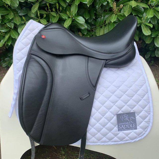 Preview of the first image of Thorowgood T8 17 inch dressage saddle.