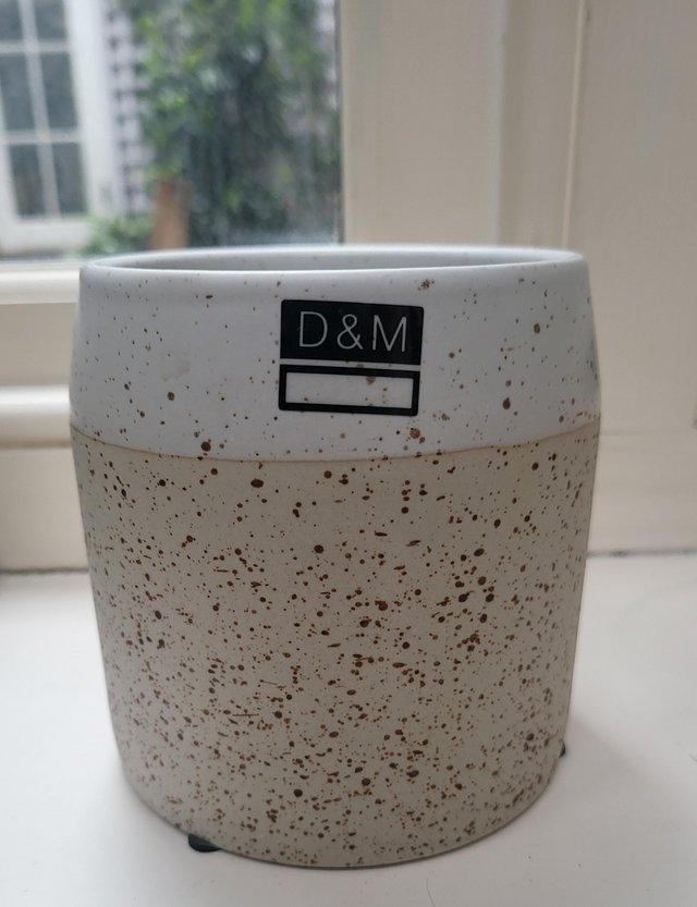 Preview of the first image of D & M Deco Flower Pot Great condition, small size.
