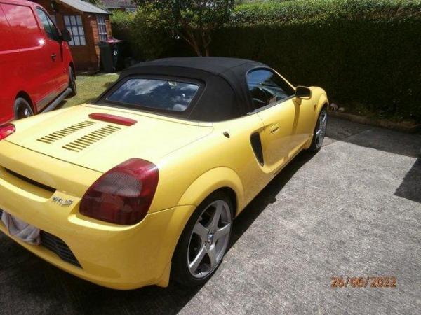 Image 3 of mr 2 Toyota spider 2000 in yellow will swop
