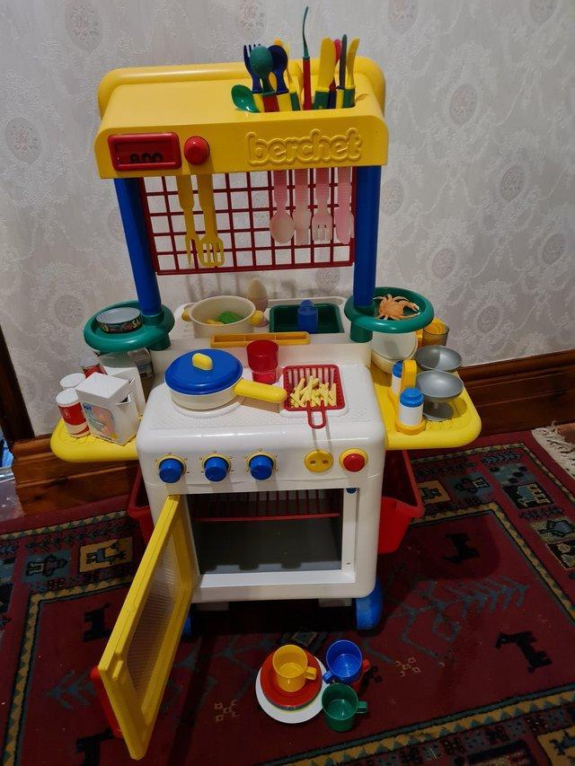 Preview of the first image of Berchet child's play cooker with additional play food.