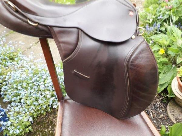 Image 3 of M&J brown saddle 17.5" medium fit