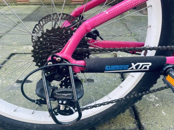 Image 3 of TREK Roscoe 24” Vibrant Pink mountain bike