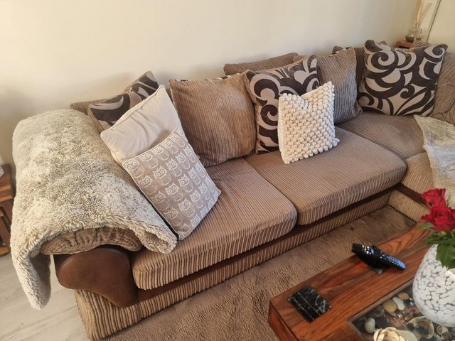 L SHAPE CORNER SOFA COST £3500 NEW — photo 2 of 3