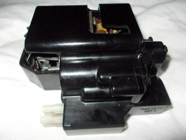 Image 1 of HEAVY DUTY SINGER Sewing Machine 240v Electric motor