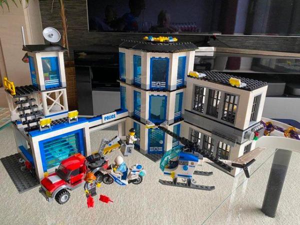 Image 2 of LEGO CITY 60141 - Police Station etc