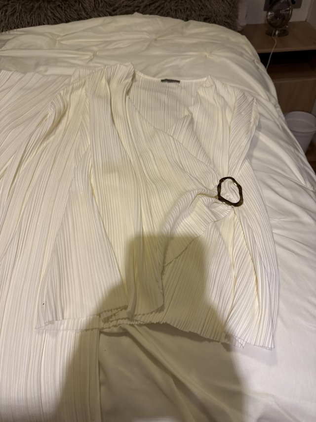 River island cream pleated non crease suit M