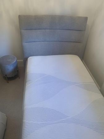 Image 2 of Single Bensen for beds with memory foam mattress