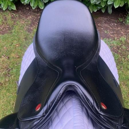 Image 4 of Kent & Masters 17 inch Low Profile Dressage saddle