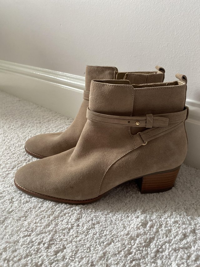Preview of the first image of Womens’ beige heeled boots.
