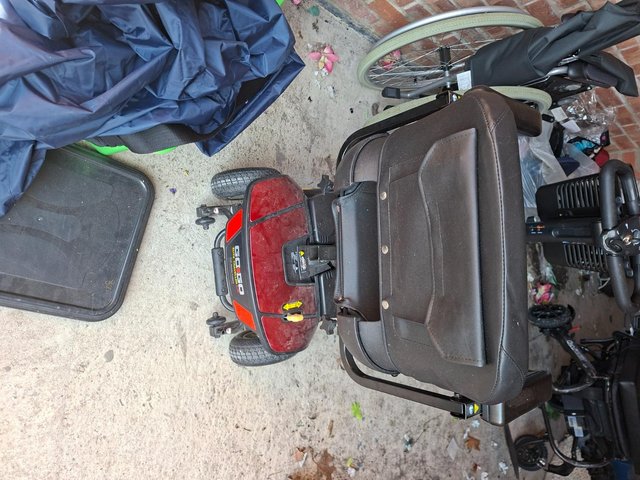 Electric scooter lightweight — Cars & Vehicles in Basildon