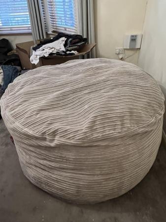 Image 2 of Lounge pug mega bean bag - great condition