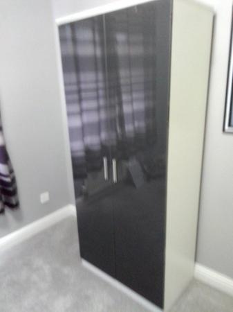 Image 6 of 3 Piece Bedroom Furniture in Grey/White/Stainless.