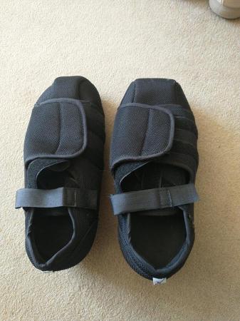 Image 2 of Men's toe weight bearing shoes 10 1/2-11