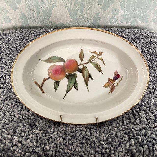 Preview of the first image of Royal Worcester Evesham Oval Dish with no lid.