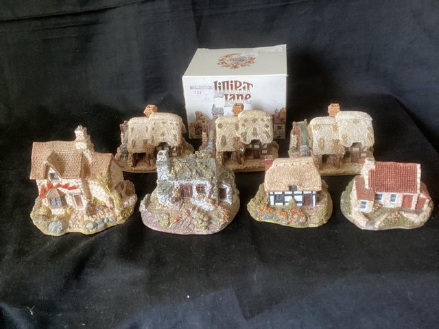Preview of the first image of Lilliput Lane Cottage collection (7 items).