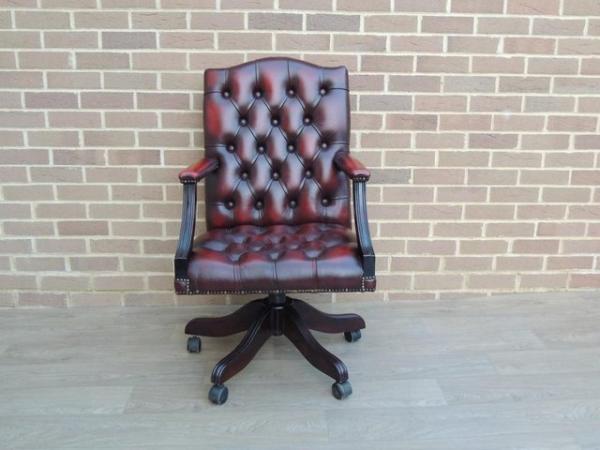 Image 3 of Dark Gainsborough Chair (UIK Delivery)
