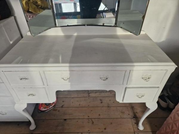 Image 3 of vintage dressing table 5 draws and vintage mirror removable)