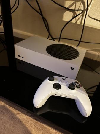 Image 3 of Xbox Series S 512GB White