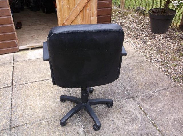 Preview of the first image of WORKING FROM HOME - ADJUSTABLE OFFICE CHAIR.