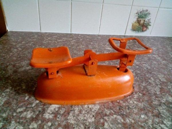 Image 2 of METAL SCALES £3 ORANGE USED FOR LONG TIME
