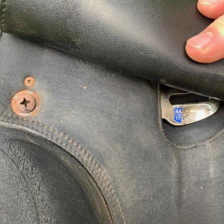 Image 4 of Wintec Pro dressage contourbloc 17.5 inch saddle