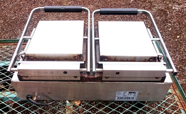 Image 3 of Buffalo DM-902 Double Grill Cooker