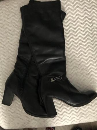 Image 1 of Lady’s Black Leather Knee Length Boots (Fur Lined) Size 39