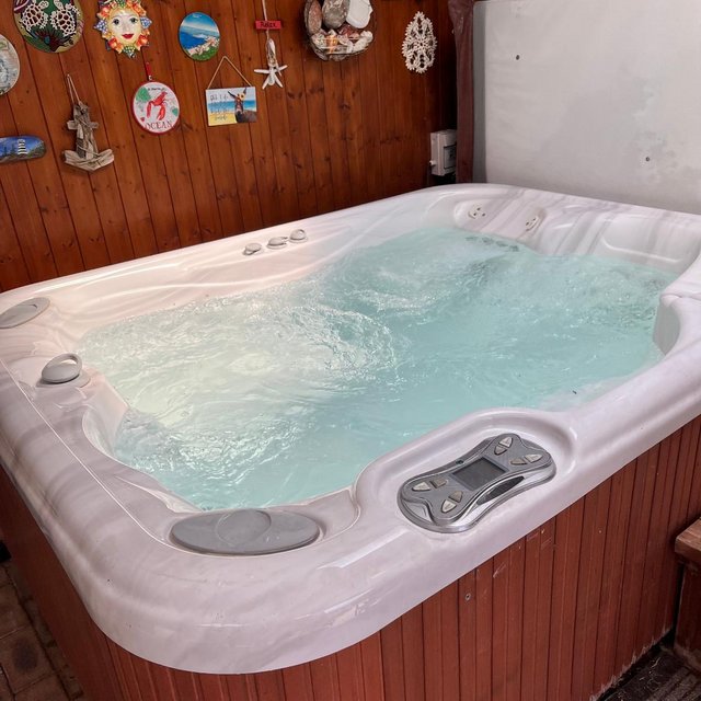 Preview of the first image of HOTSPRING JETSETTER HOTTUB.
