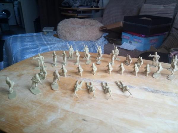 Image 2 of AIRFIX TOY SOLDIERS (1971)