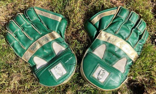 Preview of the first image of CRICKET GLOVES KOOKABURRA SUPER GREEN YOUTH WICKET KEEPER.