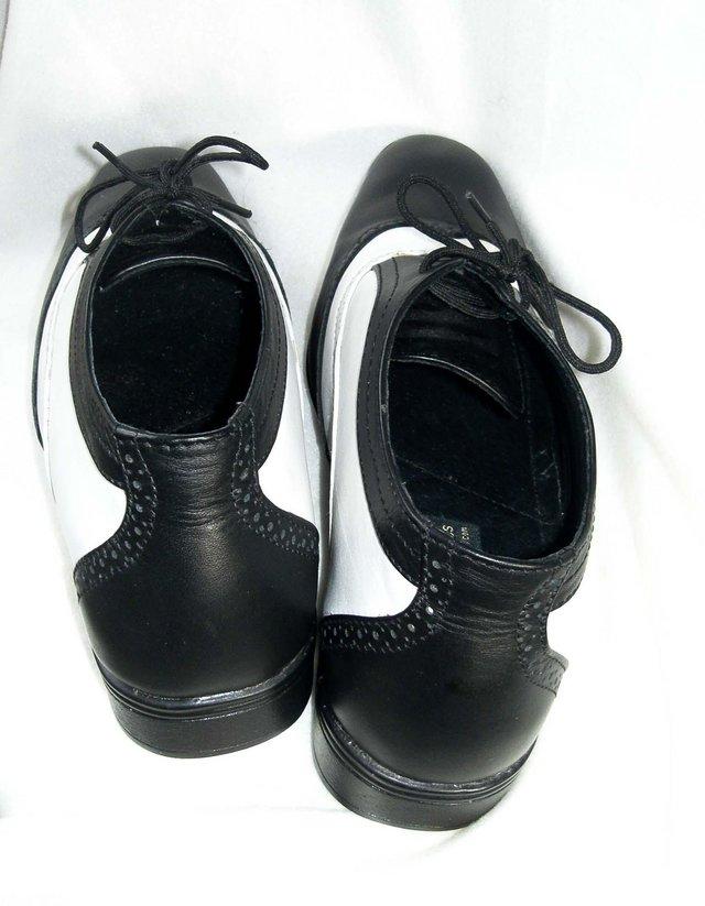 Preview of the first image of 40s, Swing era, 50s Rockabilly two- tone shoes (42).