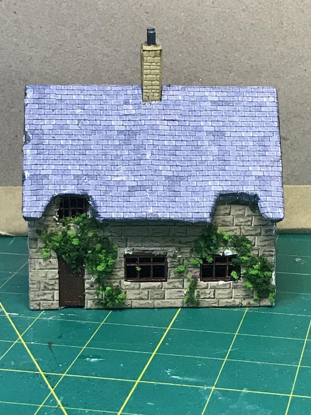 Preview of the first image of 00 gauge railway farm cottage.