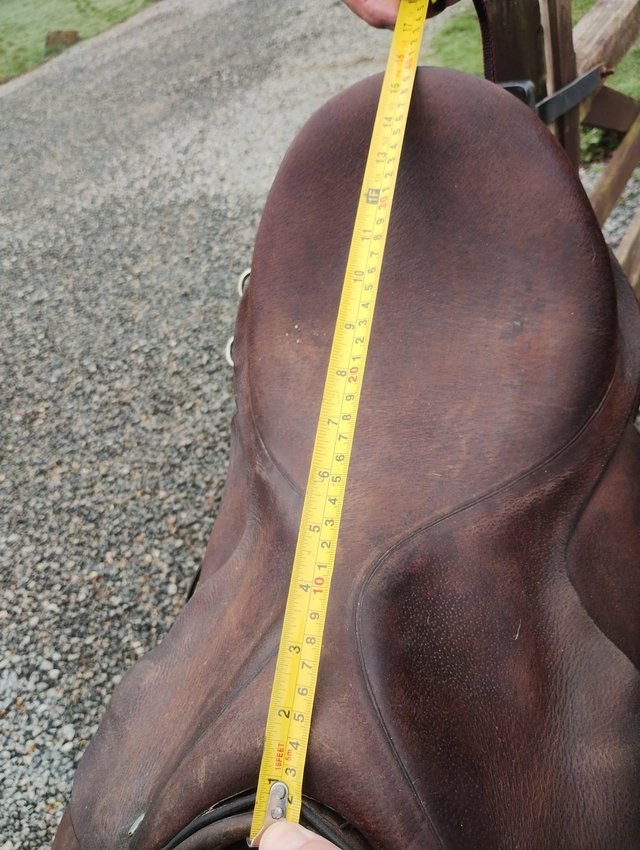 Brown English leather saddle — photo 2 of 3