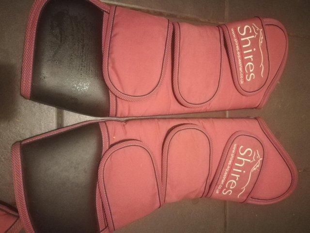 Preview of the first image of Shires cob size travel boots in pink.