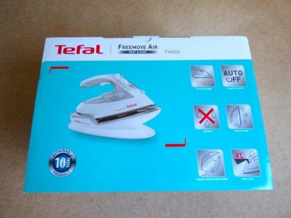 Image 3 of Tefal Freemove Air Cordless Steam Iron FV6550 Brand New
