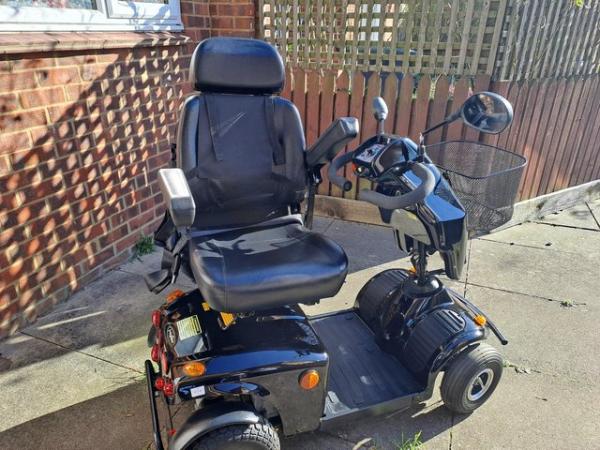 Image 5 of Freerider Mayfair Deluxe large 8mph mobility scooter £1000