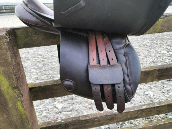 Image 1 of 16" brown English Leather Working Hunter saddle