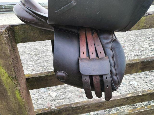 Preview of the first image of 16" brown English Leather Working Hunter saddle.