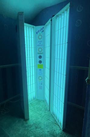 Image 2 of SELLING  IMMACULATE 240 WATTS VT20 STAND UP SUNBED