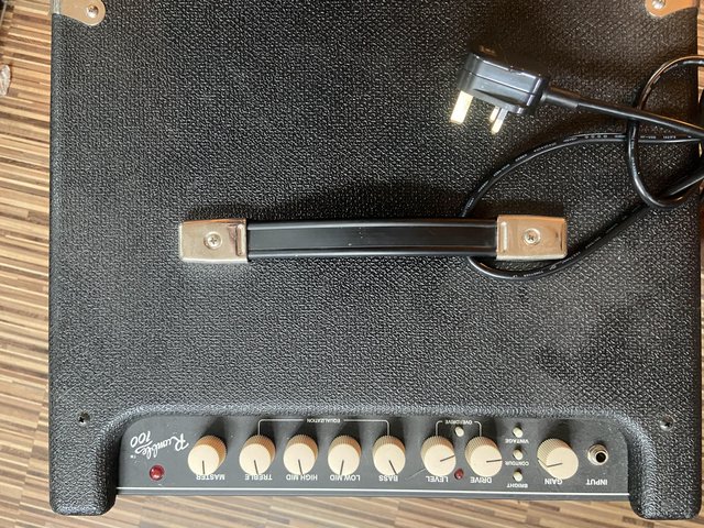 Preview of the first image of Fender rumble 100 amplifier.