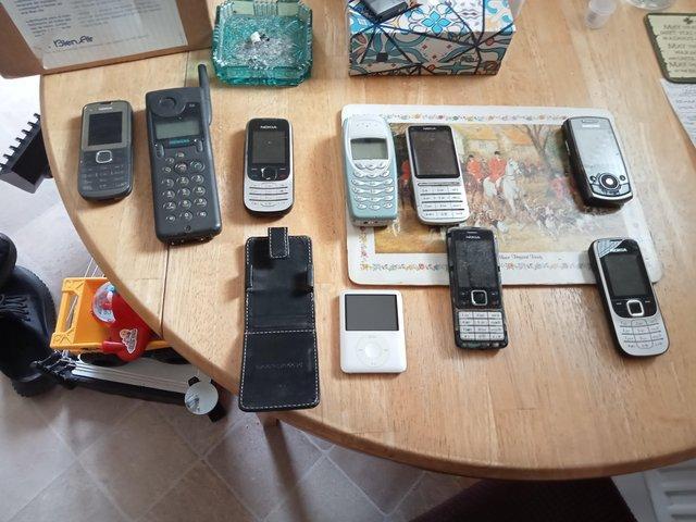 Preview of the first image of Eight mobile phones old school ones.