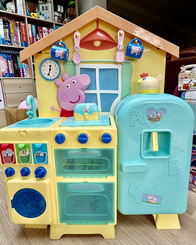 Preview of the first image of Peppa Pig Kitchen - used but in good condition.