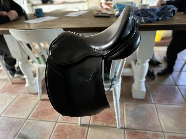 Preview of the first image of 17.5 inch xxx wide BROWN silhouette saddle.