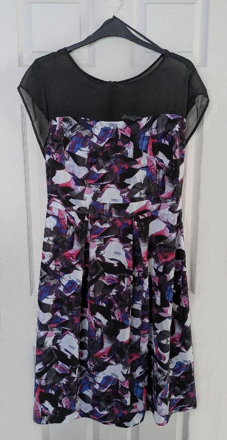 Preview of the first image of Ladies Plus Size Patterned Dress By Virtuelle - Size UK 26.