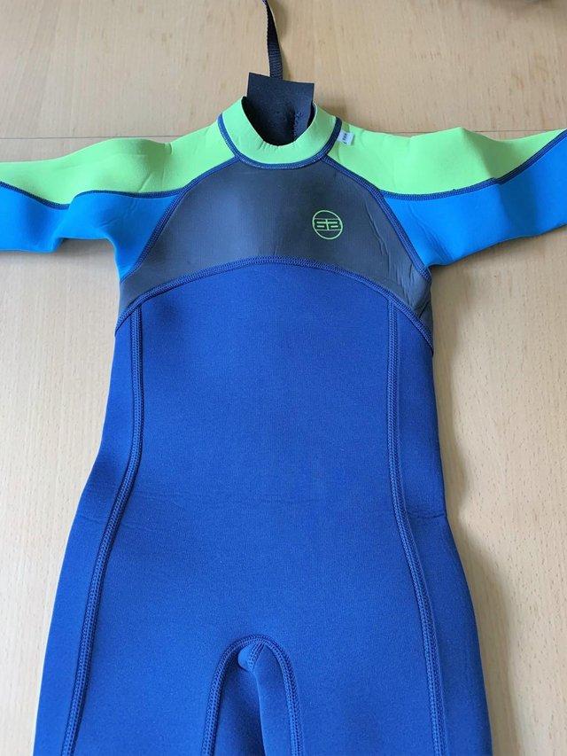 Preview of the first image of NEW WETSUIT with Long Sleeves - fits 5-6 yrs Blue & Lime.