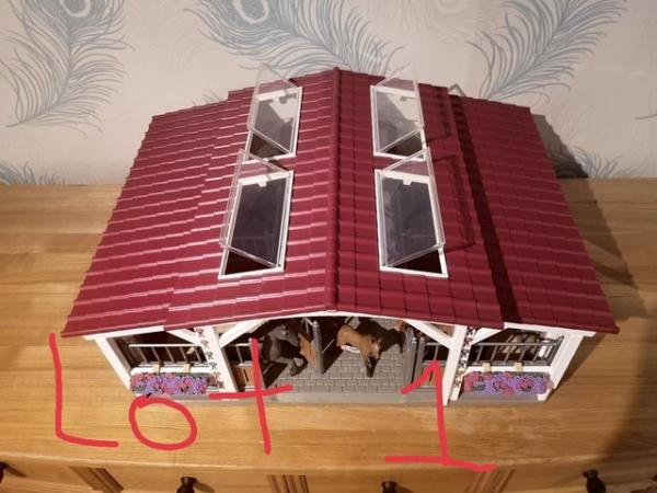Image 1 of Schleich horse stables with horses.